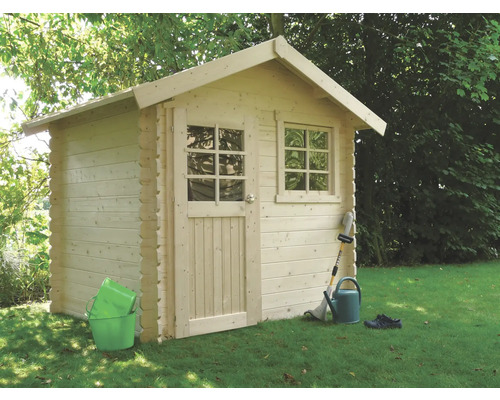 Houten tuinhuis met deur en ramen in de tuin