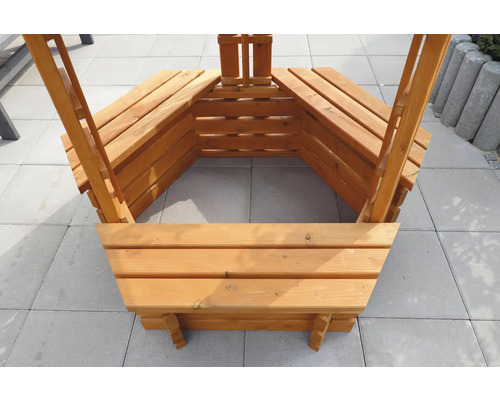 Houten paviljoen met zitplaatsen voor de tuin