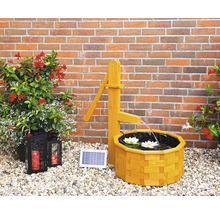 Zonne-energie tuinfontein met kraan en bassin in de tuin