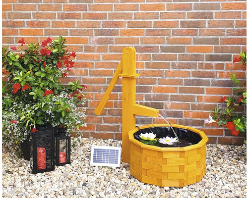 Zonne-energie tuinfontein met kraan en bassin in de tuin