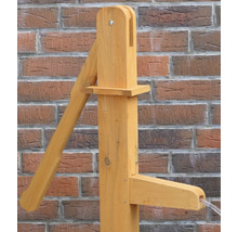 Houten handpomp voor de tuin