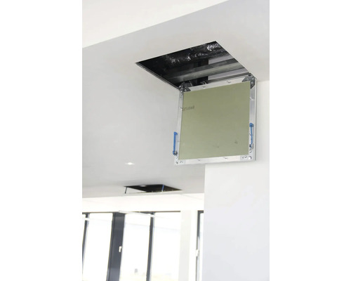 Geopend inspectieluik in een kamerplafond.