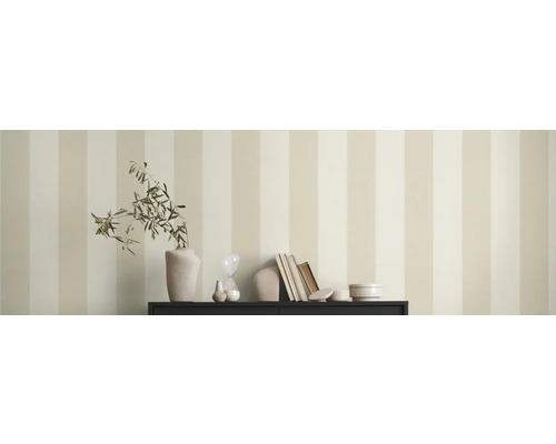 Kamerweergave met gestreept behang