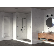 Moderne badkamer met douche, handdoekradiator en wastafel