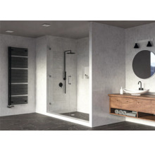 Moderne badkamer met douche, handdoekradiator, wastafel en spiegel