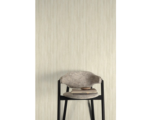 Gedetailleerde weergave van een beige vliesbehang met textielstructuur