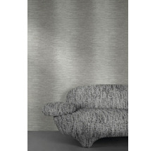 Woonkameropstelling met structuurbehang en sofa