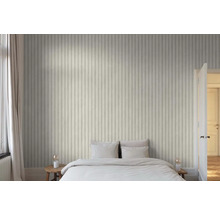 Slaapkamer met gestreept behang