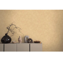 Decoratief interieur op een dressoir voor een wand