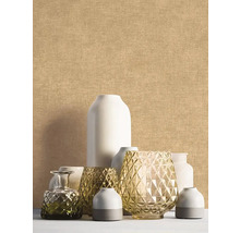 Decoratieve vazen en windlichten voor een muur met textielbehang