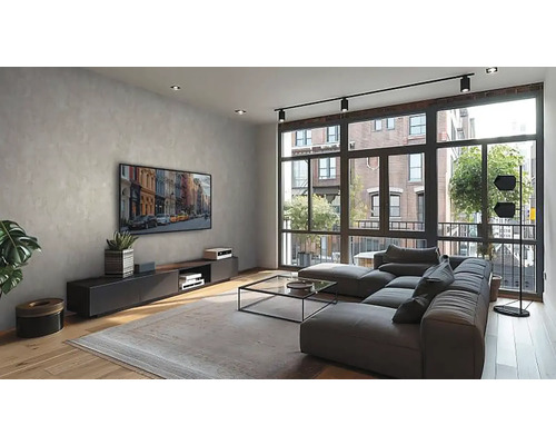 Lichte woonkamer met bank, salontafel en televisie