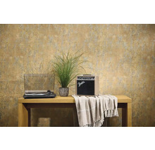 Interieur met platenspeler, Fender versterker, siergras en behang met motief