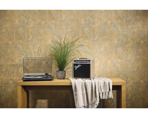 Interieur met platenspeler, Fender versterker, siergras en behang met motief