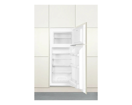 Geopende koelkast met vriesvak