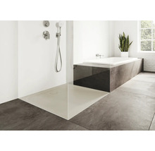 Badkamer met inloopdouche en ligbad