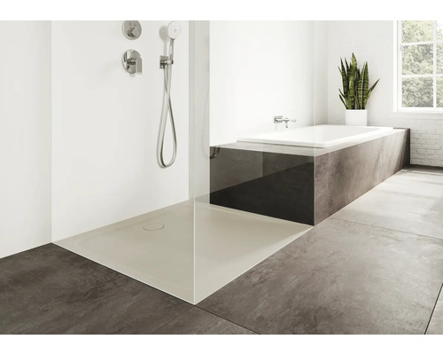 Badkamer met inloopdouche en ligbad