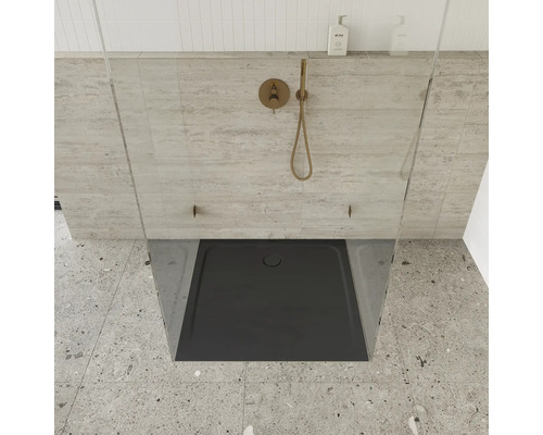 Gelijkvloerse douche met douchebak en kraan