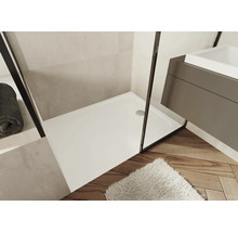 Moderne badkamer met douchebak en wastafelmeubel