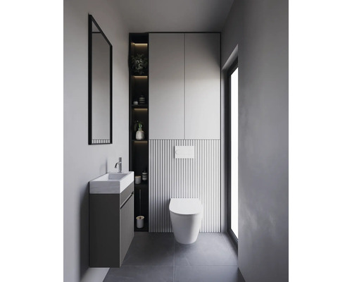 Moderne badkamer met wastafel, spiegel, toilet en opbergruimte