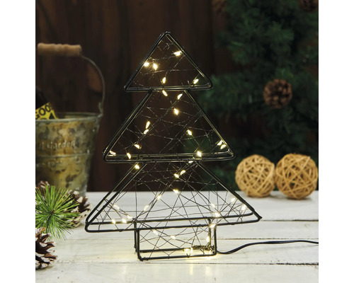 Decoratieve draadkerstboom met verlichting voor een feestelijke sfeer