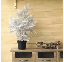 Decoratieve kunstvaren in pot op een houten kast.