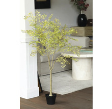 Decoratieve kunstboom in pot voor binnenshuis.