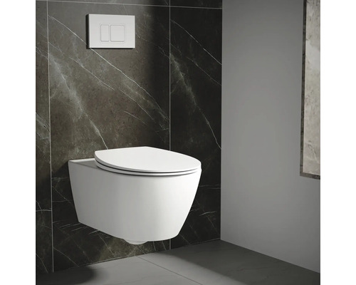 Wandcloset met bedieningspaneel in badkamer