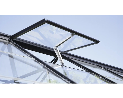 Detailopname van een kasraam met openingsmechanisme.