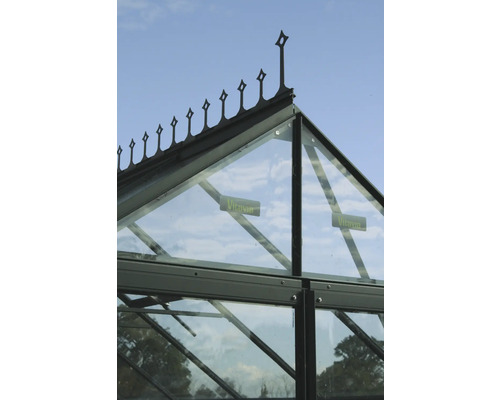 Detailopname van een kas met sierlijsten en Vitavia logo.