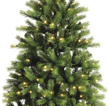 Detailopname van een kerstboom met verlichting