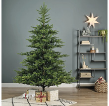 Versierde kerstboom met geschenken in de woonkamer