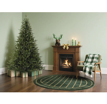 Kerstscène met kerstboom, cadeaus, open haard en fauteuil