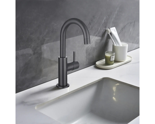 Wastafelkraan met eenhendelmengkraan op een wastafel