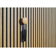 Wandpaneel met kledinghaak van hout en metaal
