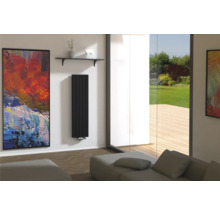 Woonkamer met moderne radiator, schilderij en minimalistische plank