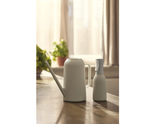 Gieter en plantenspuit voor de tuin