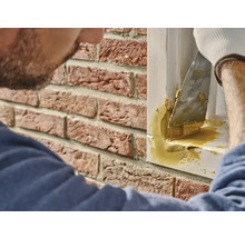 Vensterrenovatie met plamuur en spatel