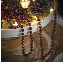 Decoratief dienblad met lichtsnoer, dennenappel en kralenketting