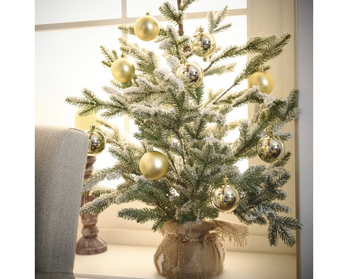 Gedecoreerde miniatuur kerstboom met ballen