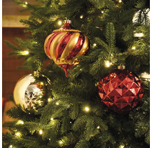 Versierde kerstboom met kerstballen