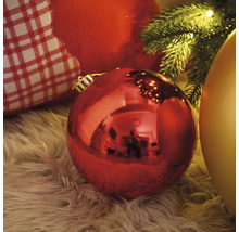Kerstscène met kerstballen op een kleed
