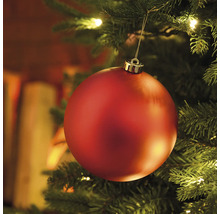 Rode kerstbal in de kerstboom