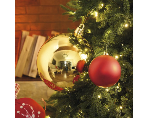 Kerstboom versierd met kerstballen