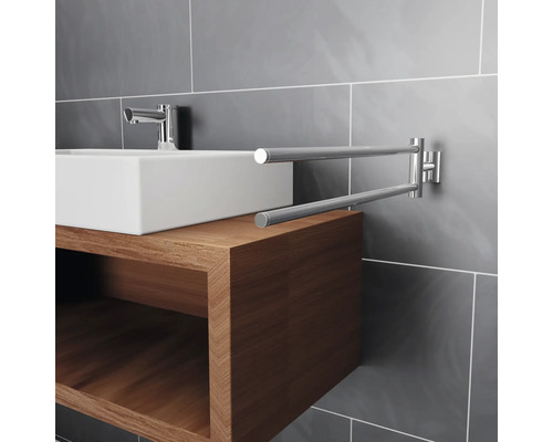 Badkamer wastafel met draaibare handdoekhouder