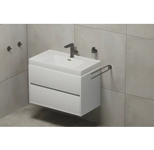 Moderne badkamer met wastafelonderkast en kraan