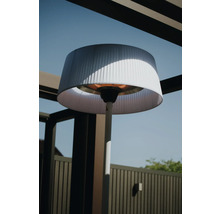 Staande terrasverwarmer met lampenkapachtige scherm voor buiten.