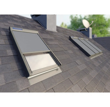 Dakramen met verduisteringsrolgordijn op een dak