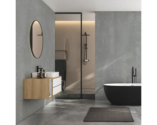 Moderne badkamer met wastafel, spiegel, douche en bad