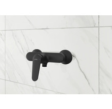 Zwarte Avital douchekraan op betegelde wand