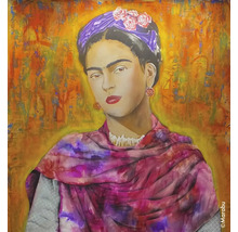 Schilderij van een vrouw met bloemen in haar haar en een doek om haar schouders